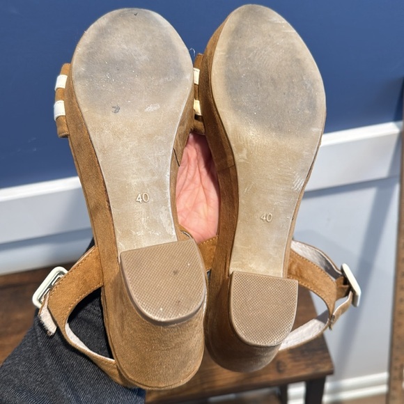 André Assous Womens  Sandals (Shoes size 40) or USA 8 1/2  tan and white stripe - Picture 6 of 11